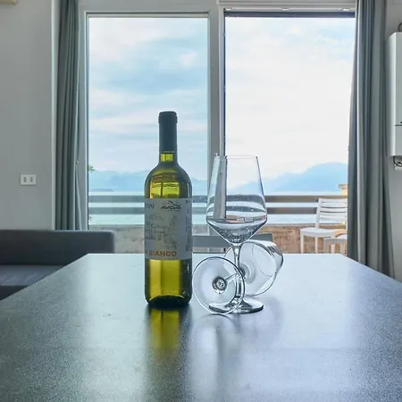Lydie Apt. Exclusive Holigarda Desenzano del Garda Exterior photo