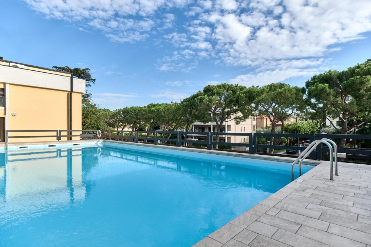 Lydie Apt. Exclusive Holigarda *