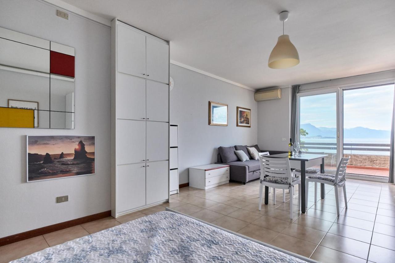 Lydie Apt. Exclusive Holigarda Desenzano del Garda